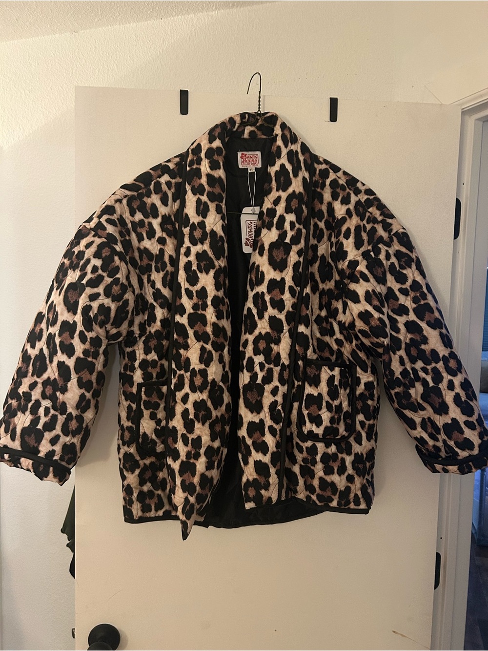 HOWDY HANNY Leopard-Print Puffer Jacket in Black & Cream